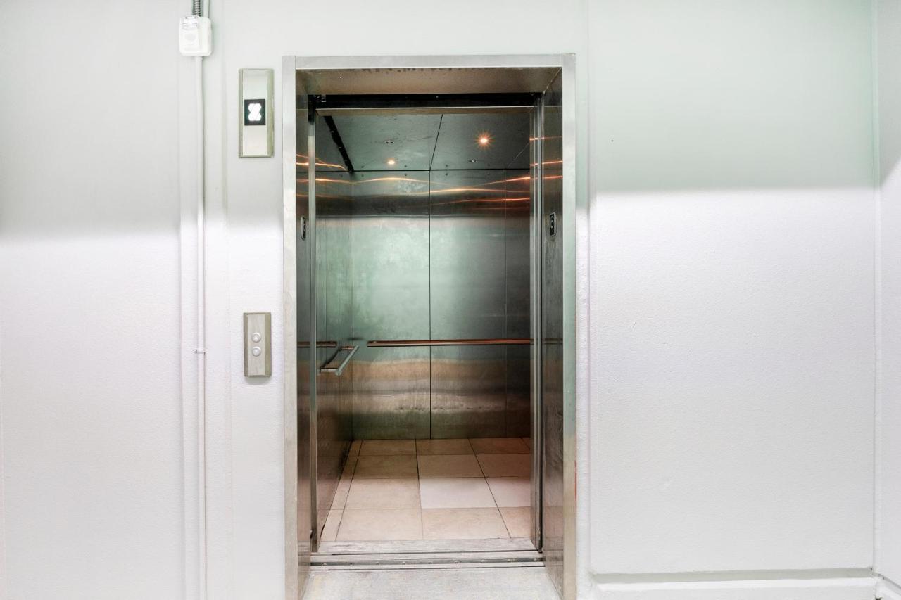 Oyo Hotel & Apartments Houston Galleria מראה חיצוני תמונה