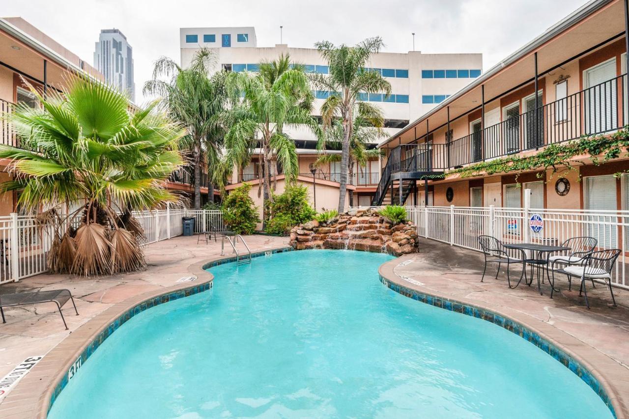 Oyo Hotel & Apartments Houston Galleria מראה חיצוני תמונה