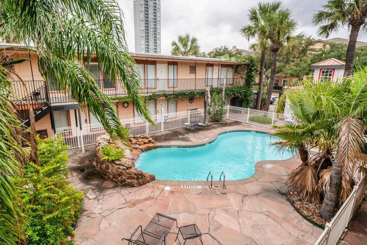 Oyo Hotel & Apartments Houston Galleria מראה חיצוני תמונה
