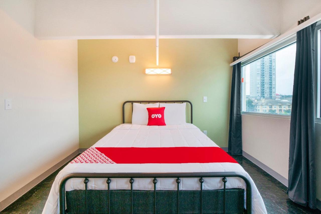Oyo Hotel & Apartments Houston Galleria מראה חיצוני תמונה