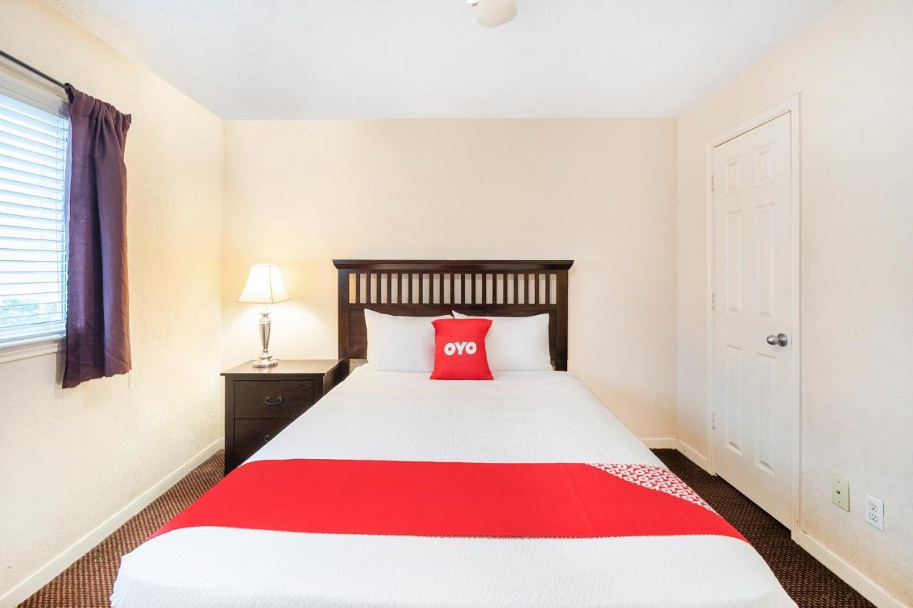 Oyo Hotel & Apartments Houston Galleria מראה חיצוני תמונה