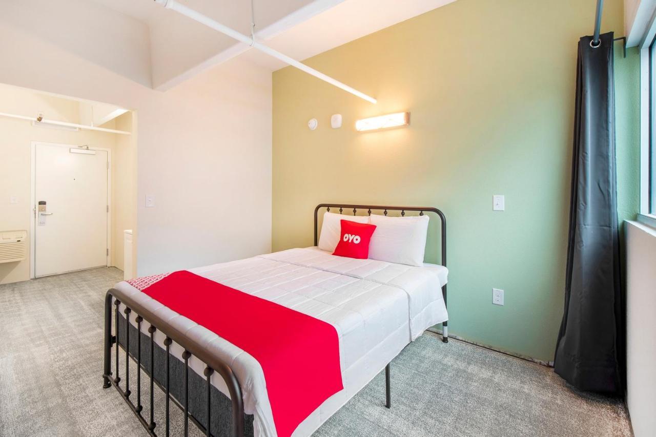 Oyo Hotel & Apartments Houston Galleria מראה חיצוני תמונה