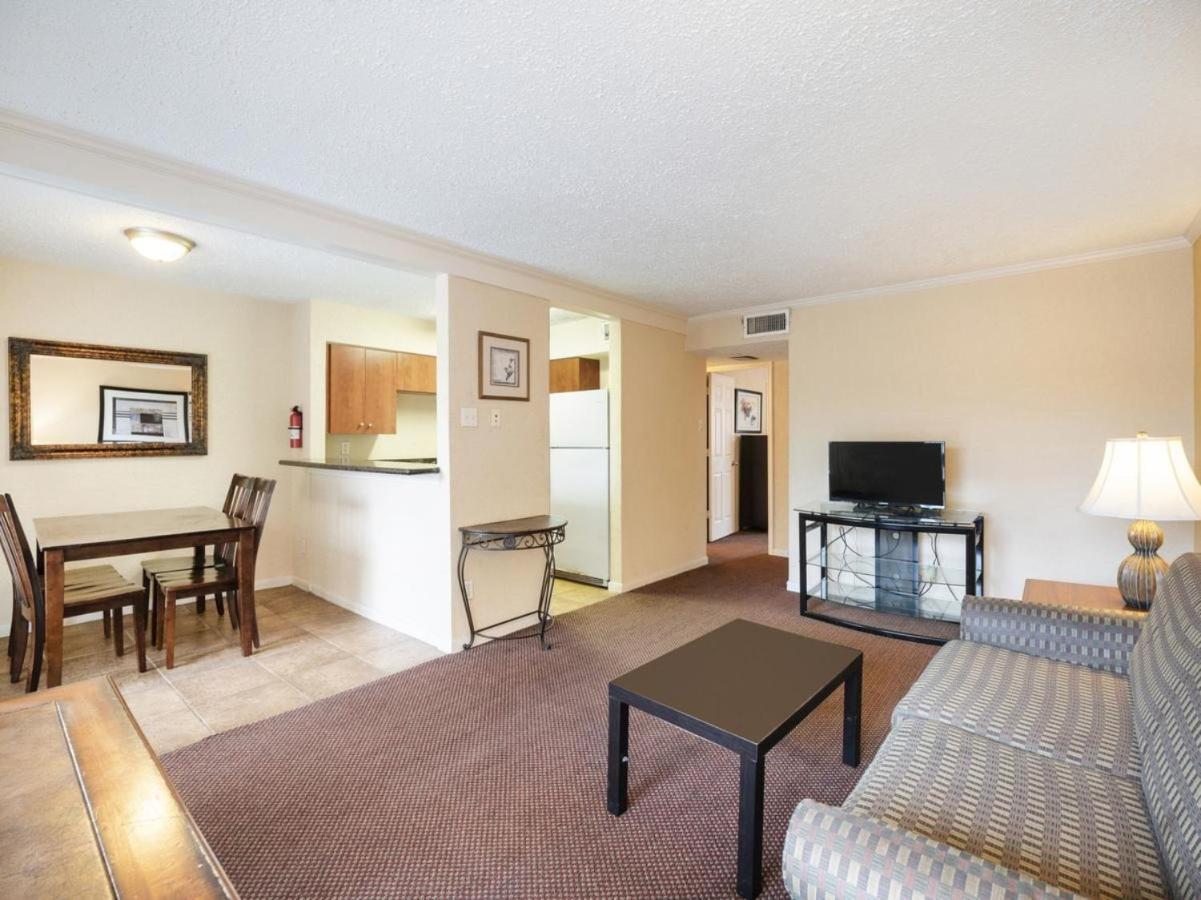 Oyo Hotel & Apartments Houston Galleria מראה חיצוני תמונה