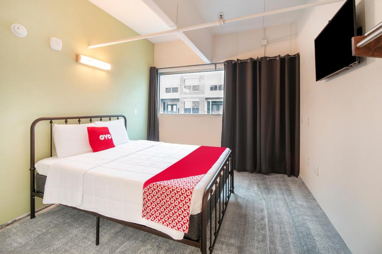 Oyo Hotel & Apartments Houston Galleria מראה חיצוני תמונה