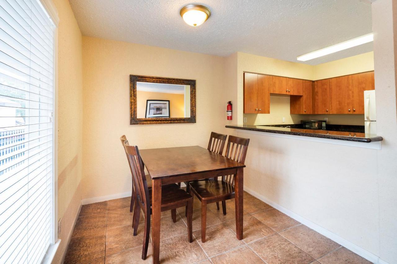 Oyo Hotel & Apartments Houston Galleria מראה חיצוני תמונה