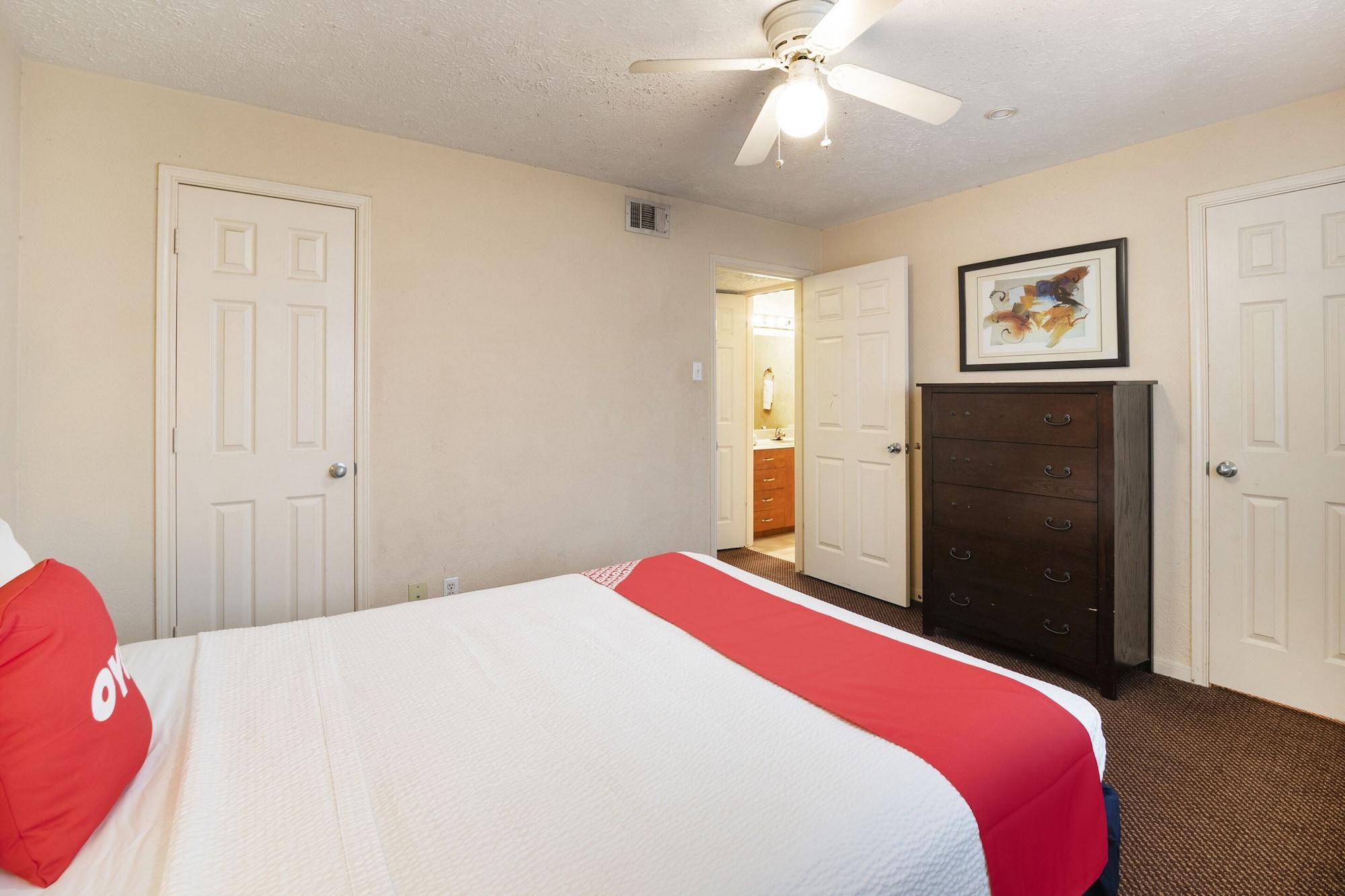 Oyo Hotel & Apartments Houston Galleria מראה חיצוני תמונה