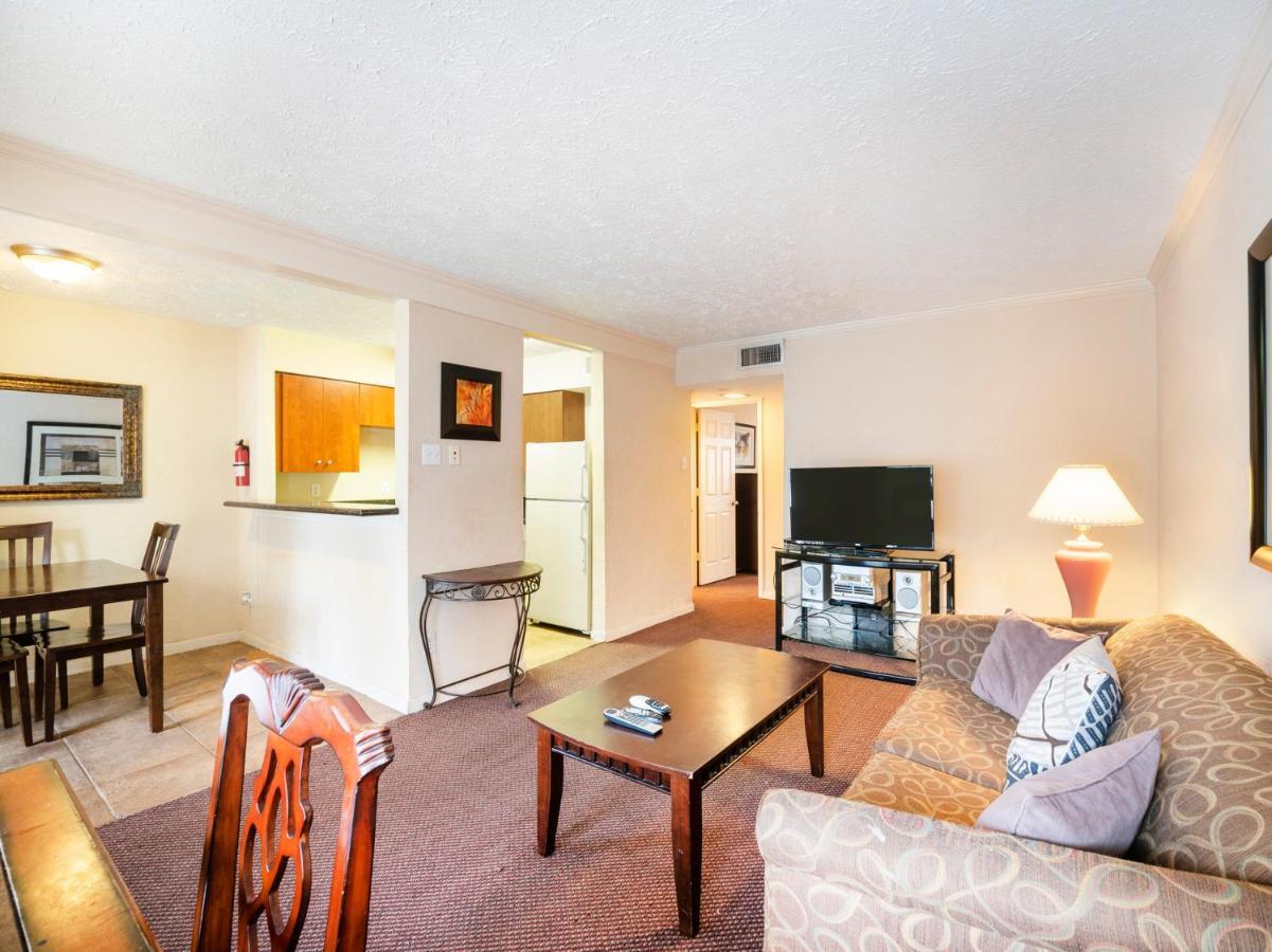 Oyo Hotel & Apartments Houston Galleria מראה חיצוני תמונה