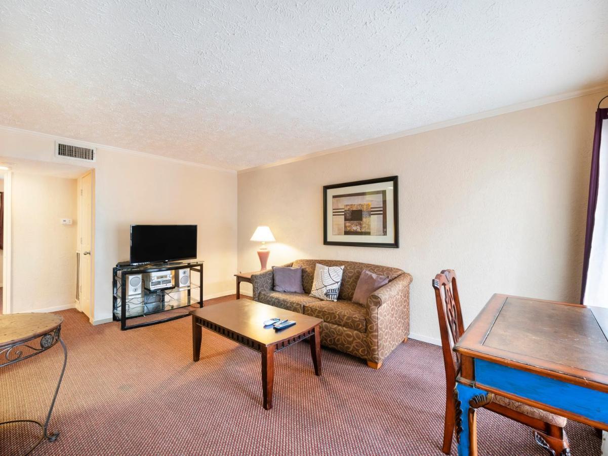 Oyo Hotel & Apartments Houston Galleria מראה חיצוני תמונה