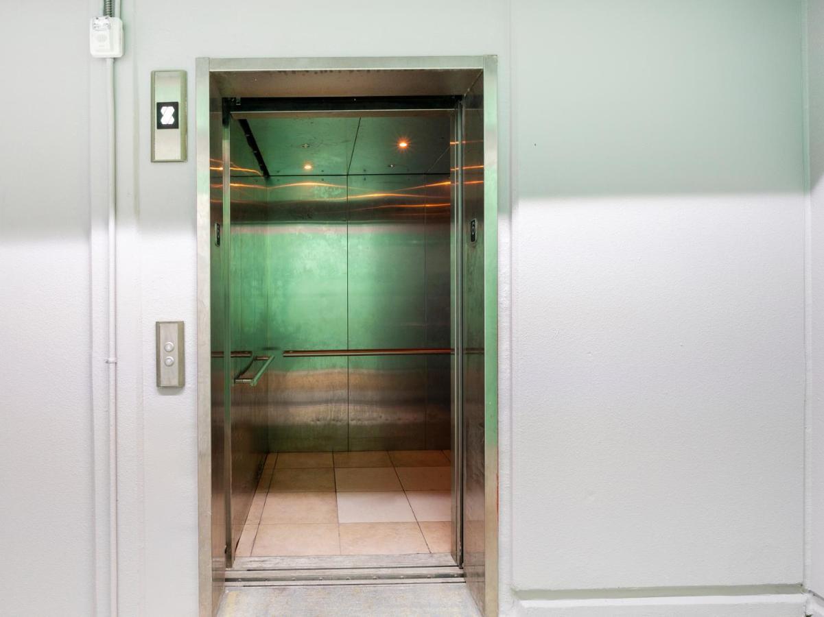 Oyo Hotel & Apartments Houston Galleria מראה חיצוני תמונה