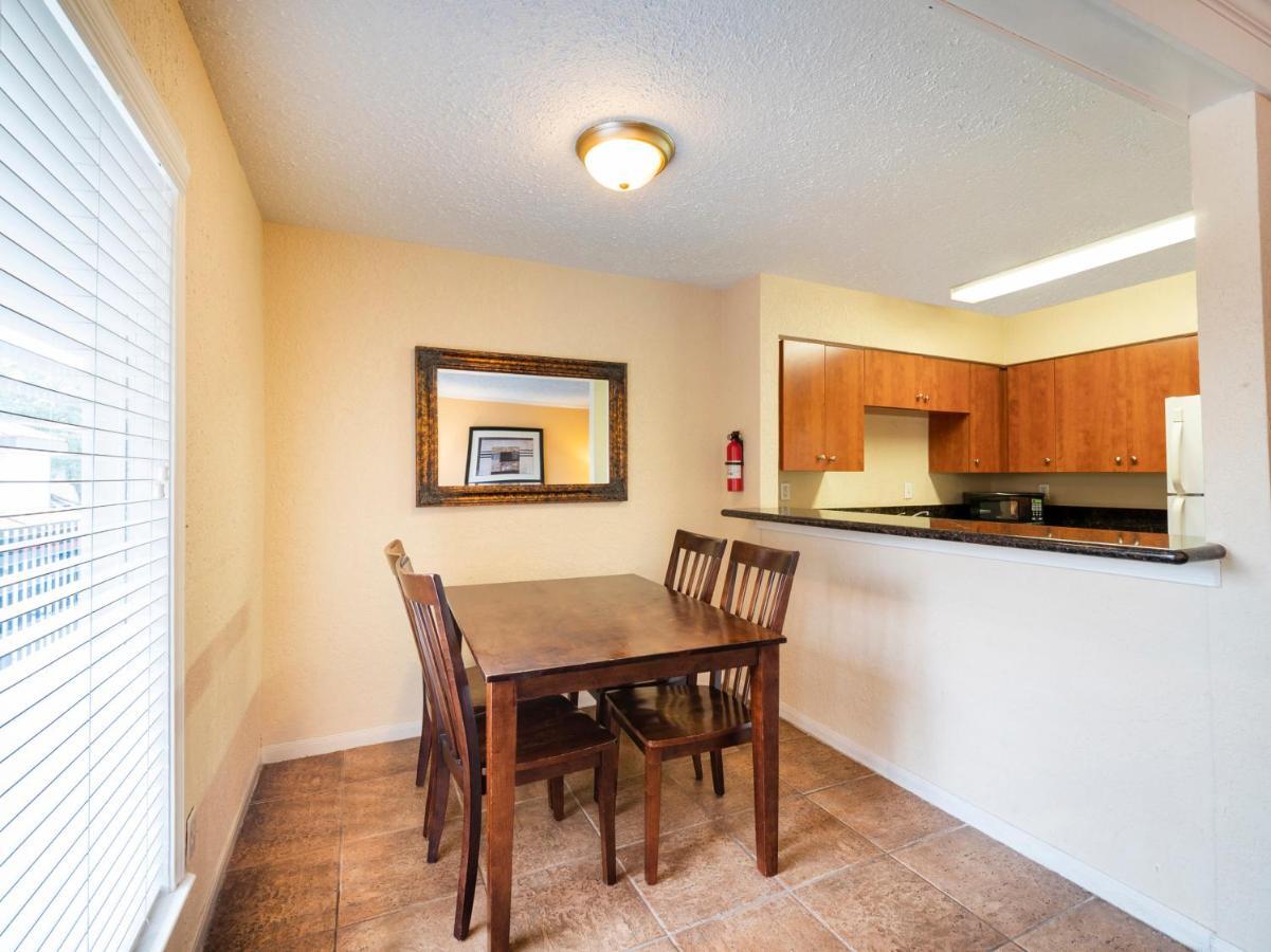 Oyo Hotel & Apartments Houston Galleria מראה חיצוני תמונה