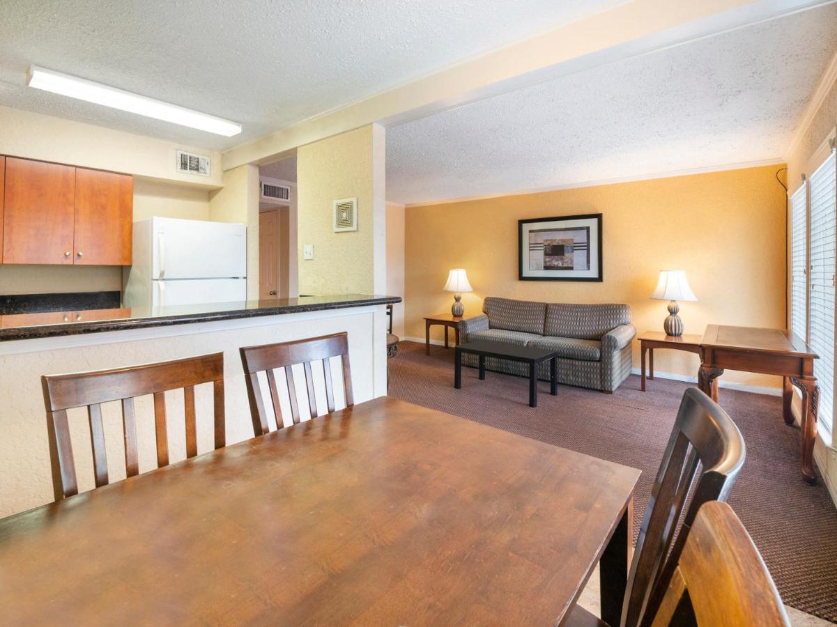 Oyo Hotel & Apartments Houston Galleria מראה חיצוני תמונה