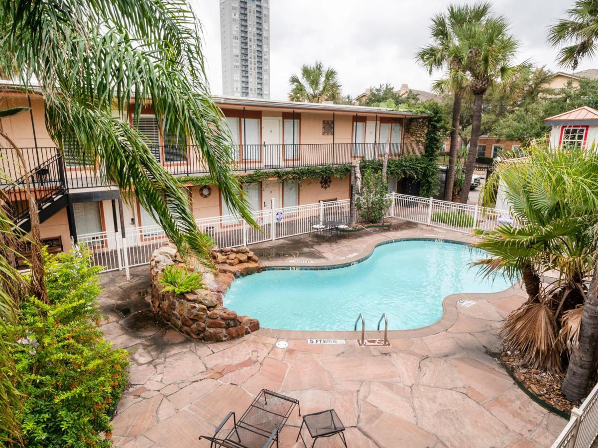 Oyo Hotel & Apartments Houston Galleria מראה חיצוני תמונה