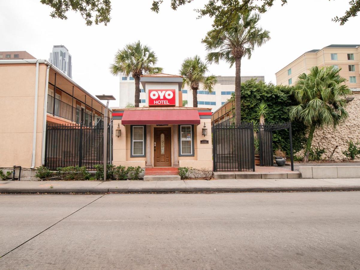Oyo Hotel & Apartments Houston Galleria מראה חיצוני תמונה