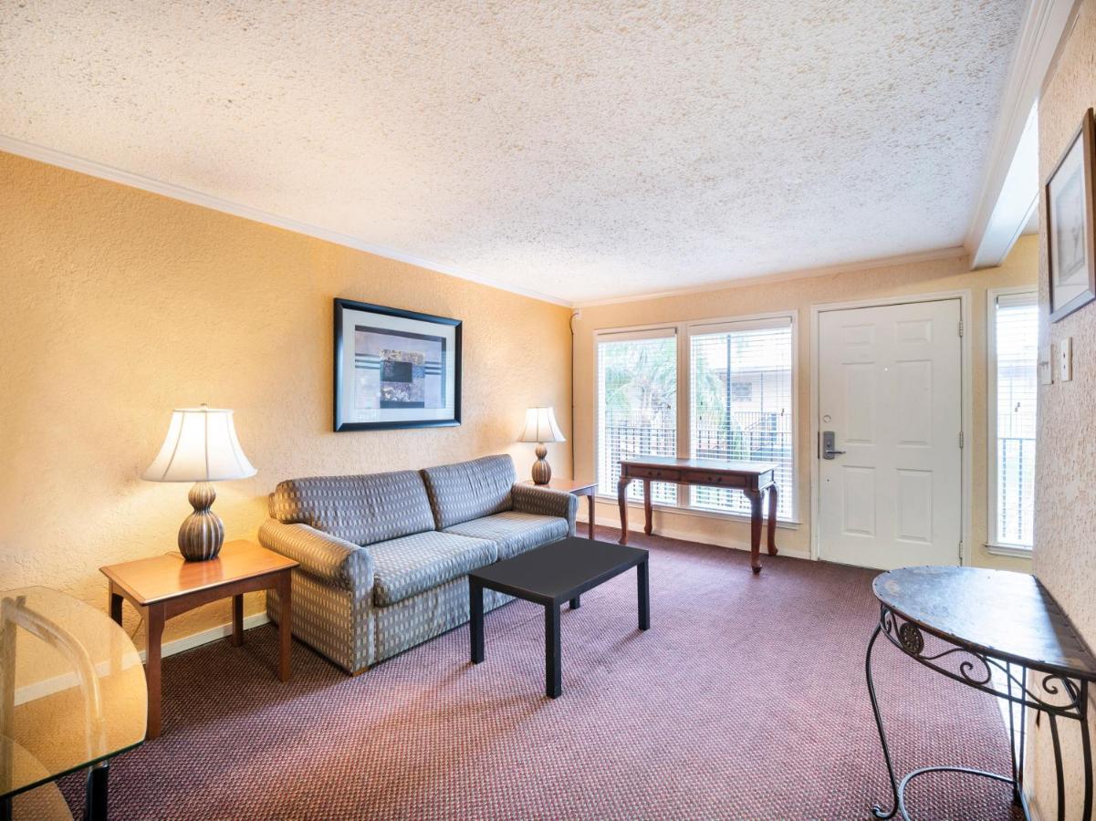 Oyo Hotel & Apartments Houston Galleria מראה חיצוני תמונה