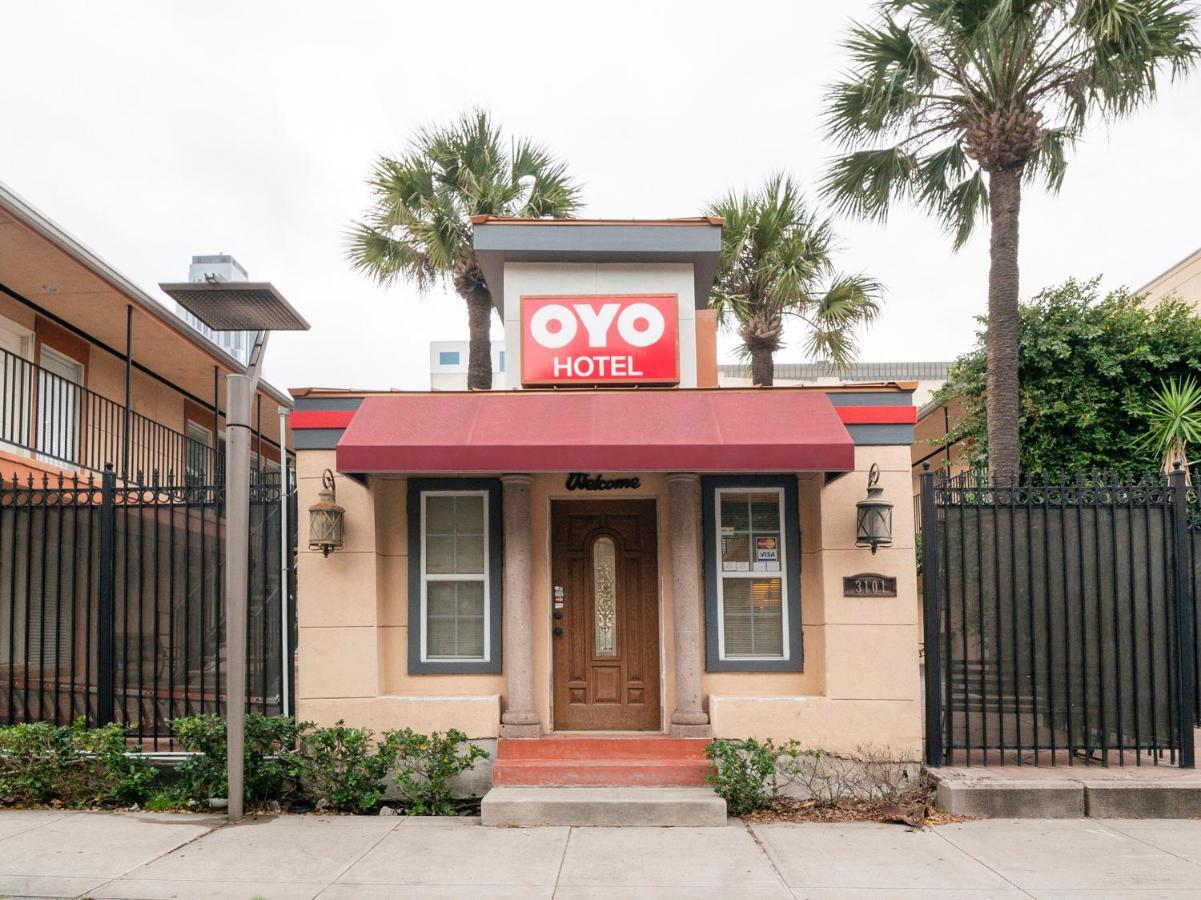Oyo Hotel & Apartments Houston Galleria מראה חיצוני תמונה